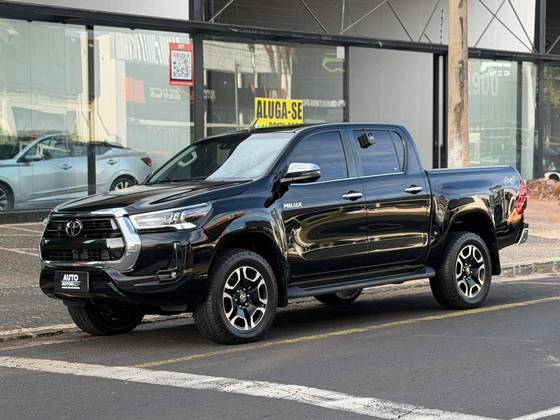TOYOTA HILUX 2.8 D-4D TURBO DIESEL CD SRX LIMITED 4X4 AUTOMÁTICO TOYOTA HILUX 2.8 D-4D TURBO DIESEL CD SRX LIMITED 4X4 AUTOMÁTICO
